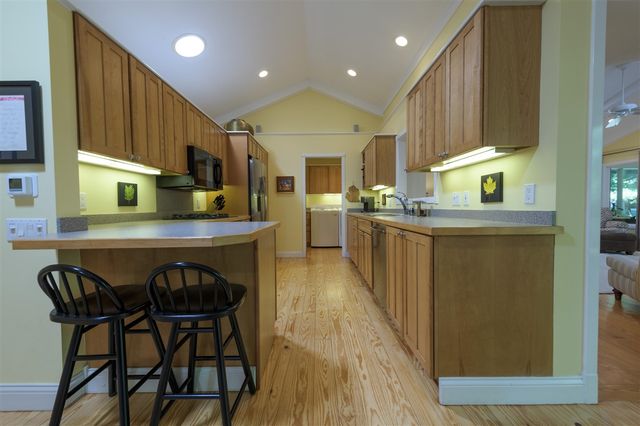 848 W Center Street, Douglas, MI 49406