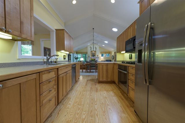 848 W Center Street, Douglas, MI 49406