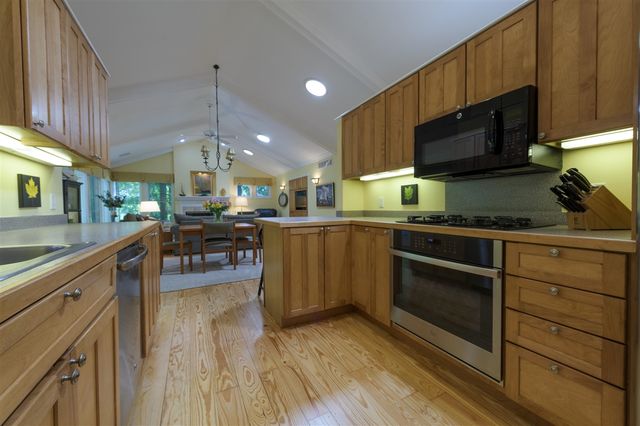 848 W Center Street, Douglas, MI 49406
