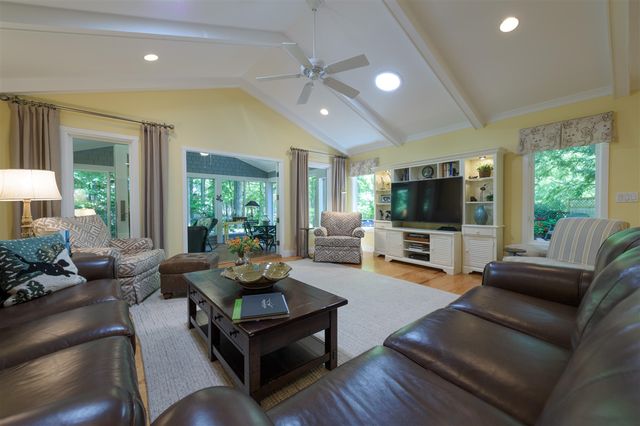 848 W Center Street, Douglas, MI 49406
