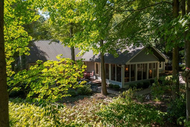 848 W Center Street, Douglas, MI 49406