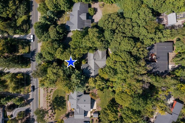 848 W Center Street, Douglas, MI 49406