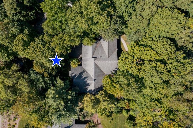 848 W Center Street, Douglas, MI 49406
