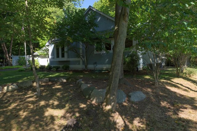 848 W Center Street, Douglas, MI 49406