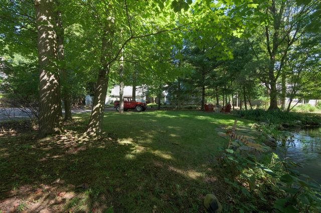 848 W Center Street, Douglas, MI 49406