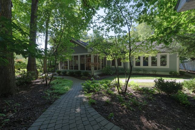 848 W Center Street, Douglas, MI 49406