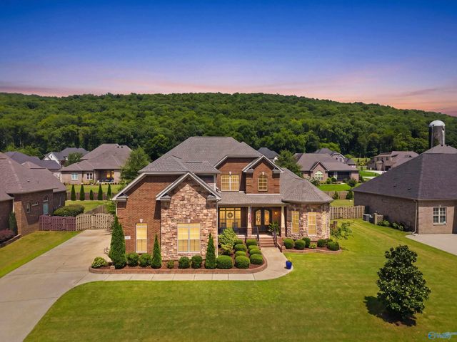 15 Taylors Brook Way SE, Gurley, AL 35748