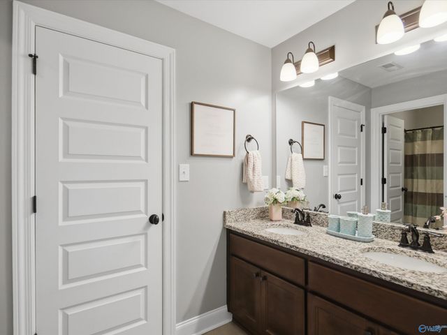 15 Taylors Brook Way SE, Gurley, AL 35748