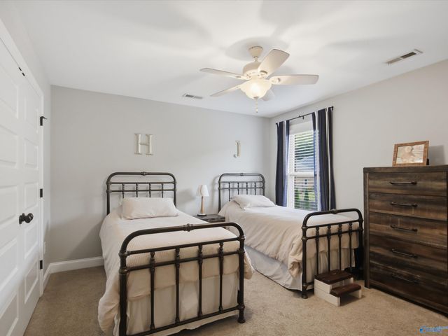 15 Taylors Brook Way SE, Gurley, AL 35748