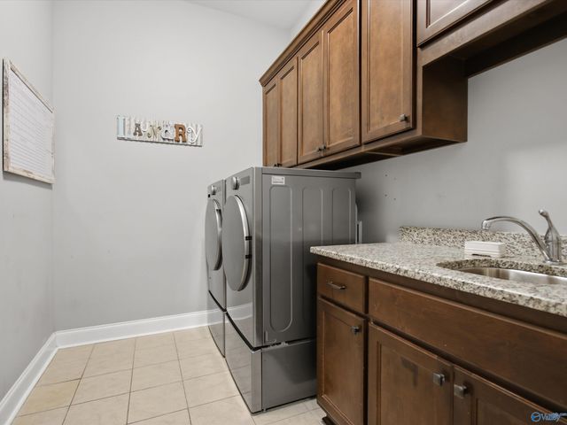 15 Taylors Brook Way SE, Gurley, AL 35748