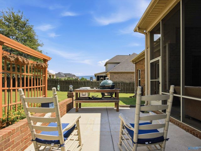 15 Taylors Brook Way SE, Gurley, AL 35748