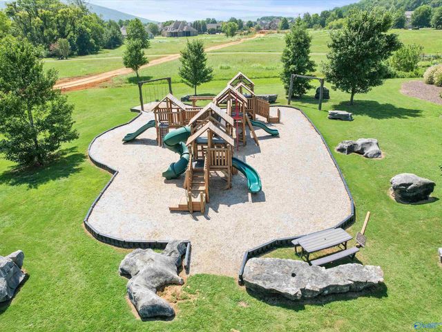 15 Taylors Brook Way SE, Gurley, AL 35748
