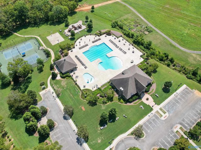 15 Taylors Brook Way SE, Gurley, AL 35748