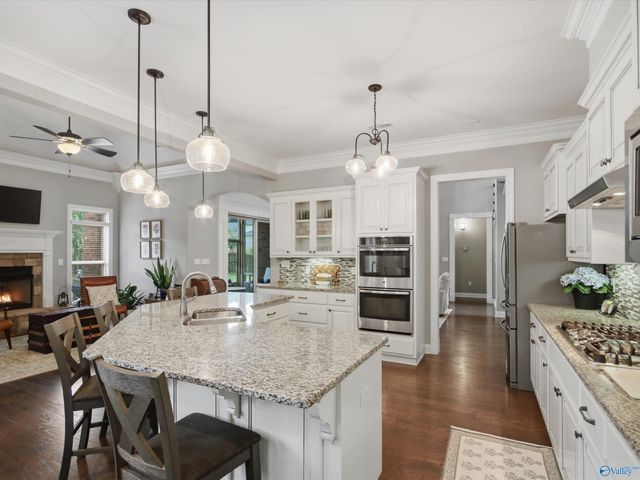 15 Taylors Brook Way SE, Gurley, AL 35748