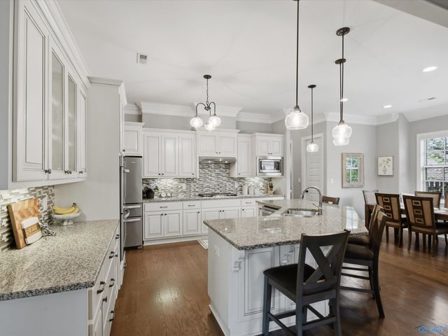 15 Taylors Brook Way SE, Gurley, AL 35748