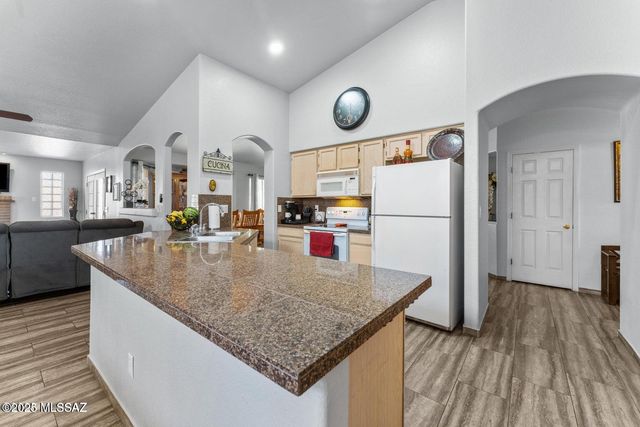 8902 N Soft Winds Drive, Tucson, AZ 85742