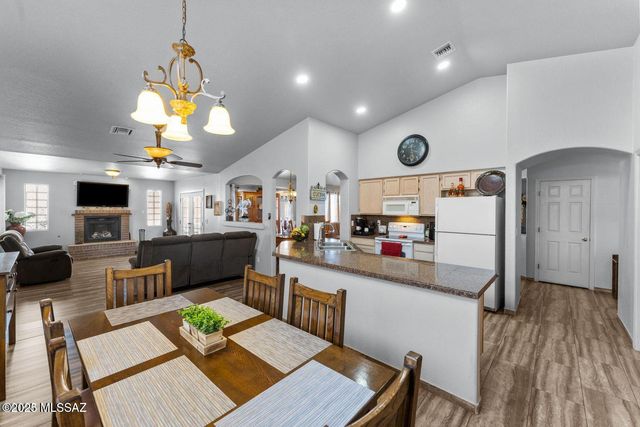 8902 N Soft Winds Drive, Tucson, AZ 85742