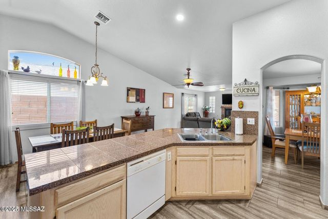 8902 N Soft Winds Drive, Tucson, AZ 85742