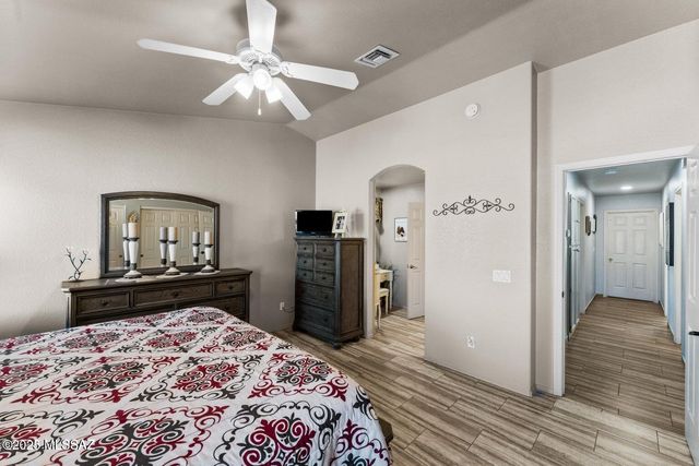 8902 N Soft Winds Drive, Tucson, AZ 85742