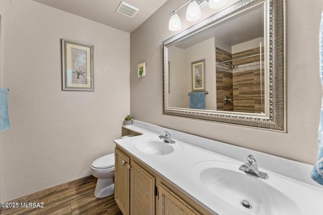 8902 N Soft Winds Drive, Tucson, AZ 85742