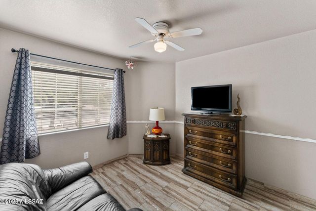 8902 N Soft Winds Drive, Tucson, AZ 85742