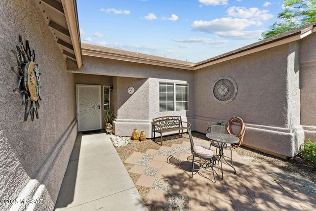 8902 N Soft Winds Drive, Tucson, AZ 85742