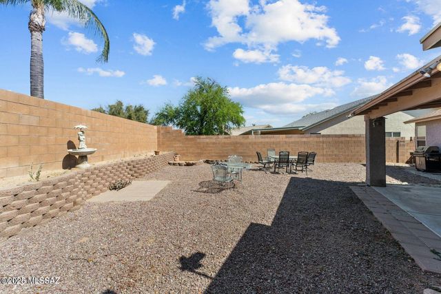 8902 N Soft Winds Drive, Tucson, AZ 85742
