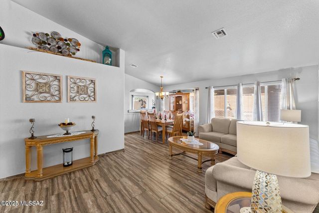 8902 N Soft Winds Drive, Tucson, AZ 85742