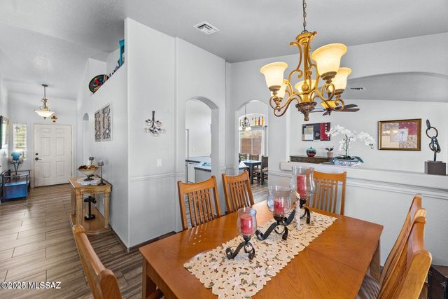 8902 N Soft Winds Drive, Tucson, AZ 85742