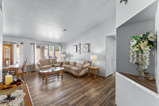 8902 N Soft Winds Drive, Tucson, AZ 85742