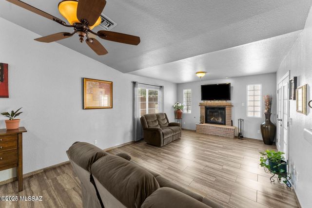 8902 N Soft Winds Drive, Tucson, AZ 85742