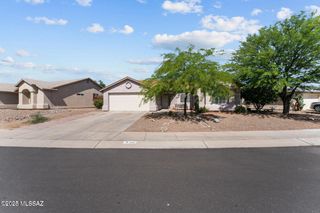 8902 N Soft Winds Drive, Tucson, AZ 85742