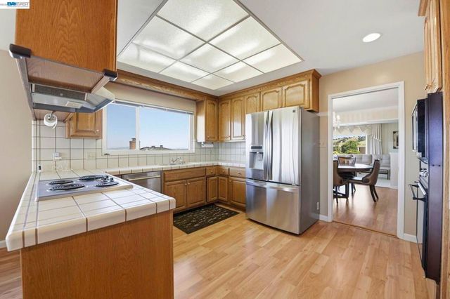1961 Marineview Dr, San Leandro, CA 94577