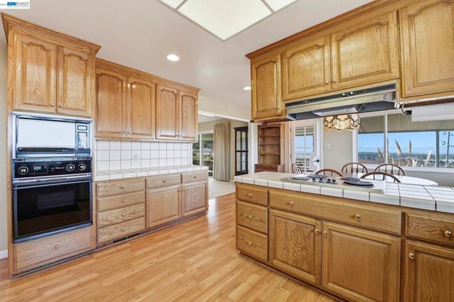 1961 Marineview Dr, San Leandro, CA 94577
