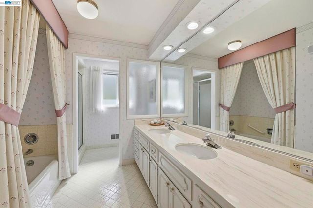 1961 Marineview Dr, San Leandro, CA 94577