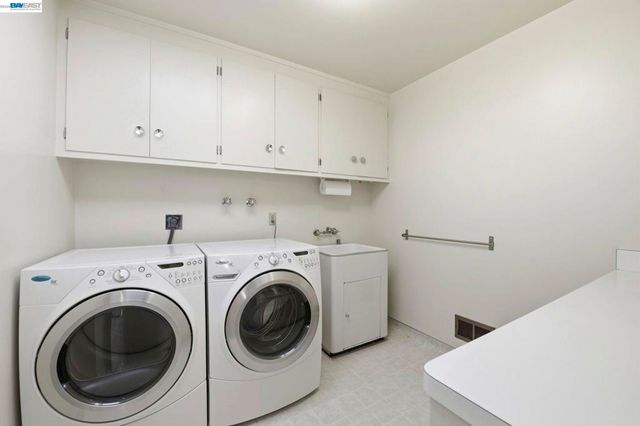 1961 Marineview Dr, San Leandro, CA 94577