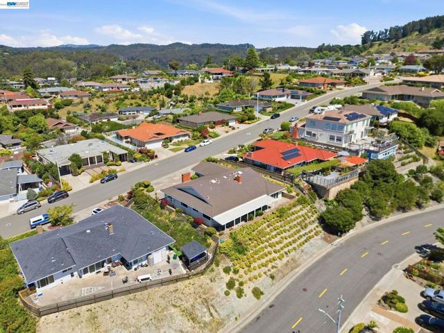 1961 Marineview Dr, San Leandro, CA 94577