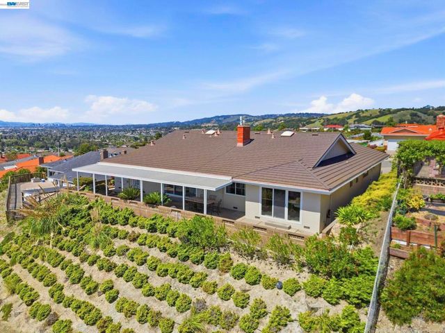 1961 Marineview Dr, San Leandro, CA 94577