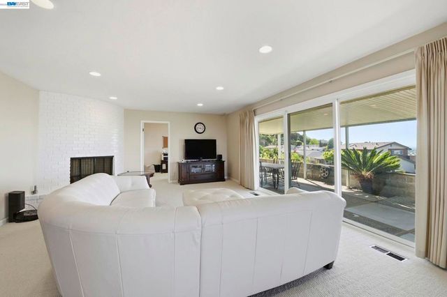 1961 Marineview Dr, San Leandro, CA 94577
