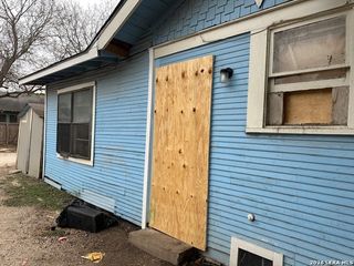 5410 S Flores, San Antonio, TX 78214