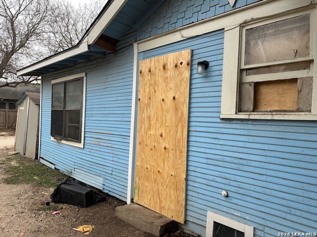 5410 S Flores, San Antonio, TX 78214