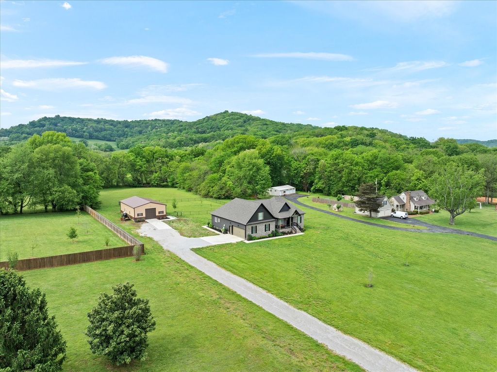2057 Tice Dr, Culleoka, TN 38451