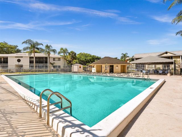 831 NE 199th St 101-34, Miami, FL 33179