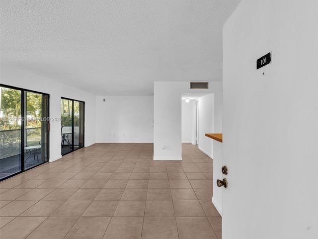 831 NE 199th St 101-34, Miami, FL 33179