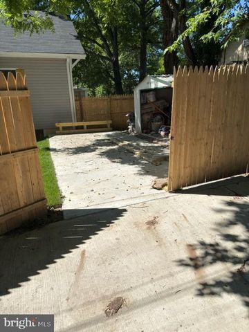 1004 SHEPHERD ST NE, Washington, DC 20017