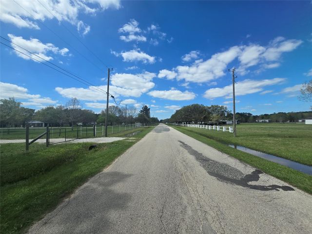 287 County Road 688, Dayton, TX 77535