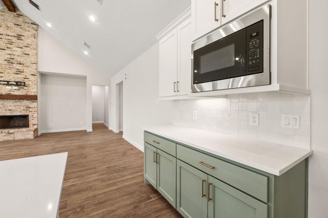 15769 County Road 272, East Bernard, TX 77435
