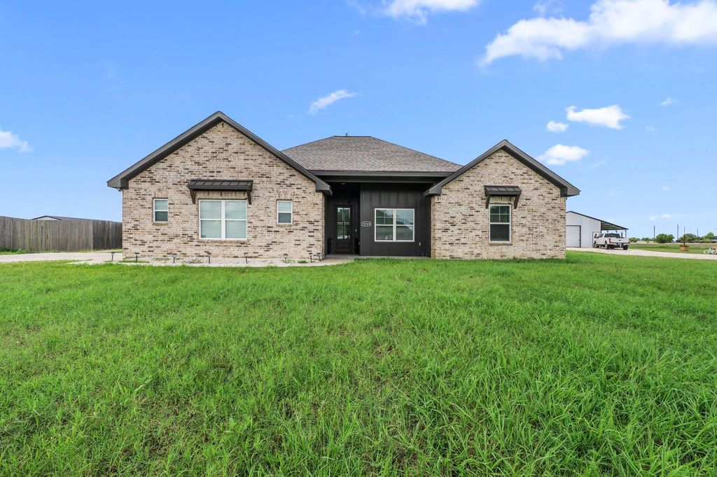 15769 County Road 272, East Bernard, TX 77435
