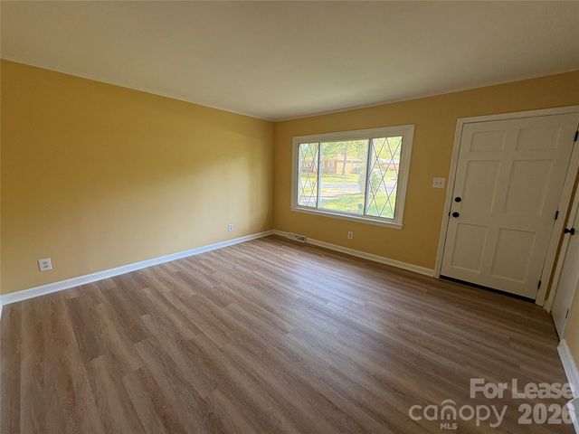 800 Carrington Drive, Charlotte, NC 28214