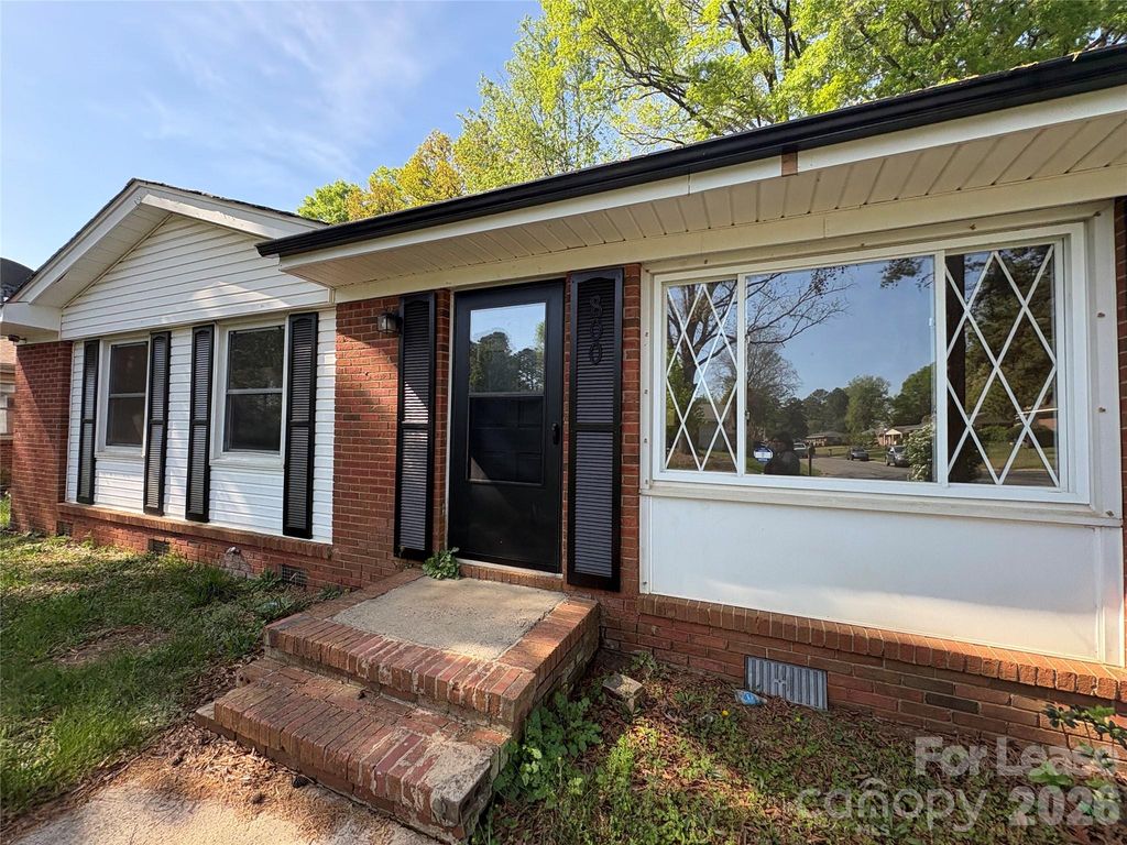 800 Carrington Drive, Charlotte, NC 28214